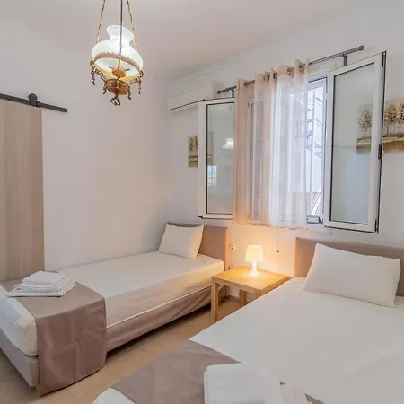 Floras - At The Center Of It Apartment