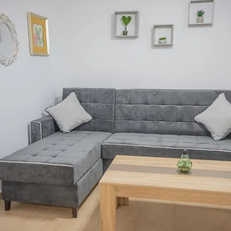 Floras - At The Center Of It Apartment *